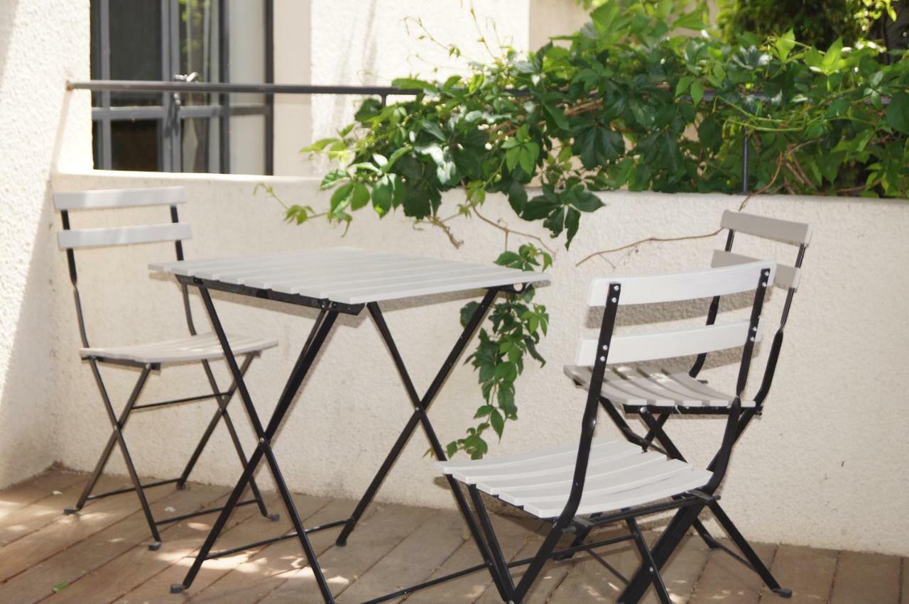 Domaine De La Girafe Bed and Breakfast Eyragues Exteriör bild